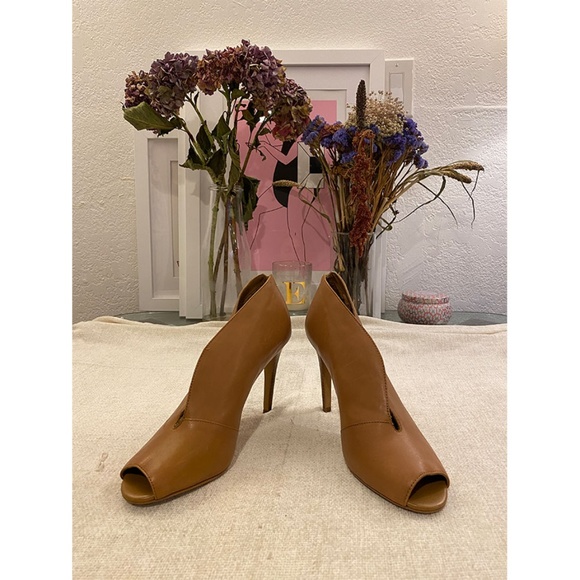 rowen bootie halogen